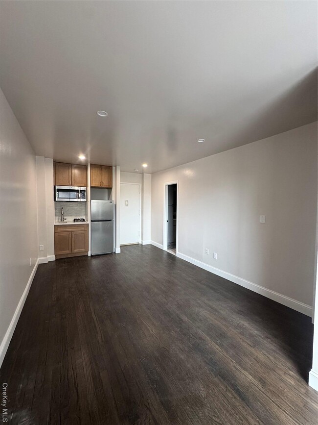 Building Photo - 395 Westchester Ave