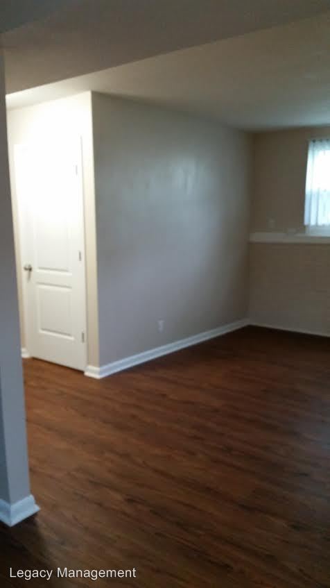 Building Photo - 2305 Jebens Ave