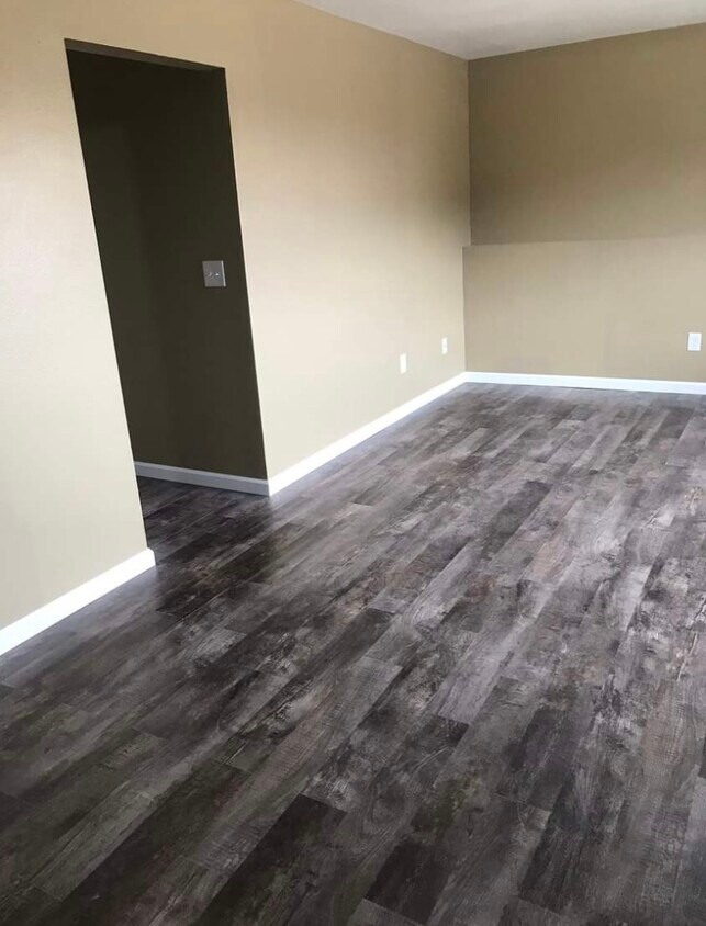 Foto principal - 910 Ez St