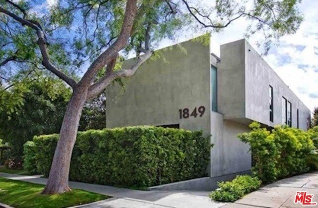 Building Photo - 1849 Fox Hills Dr