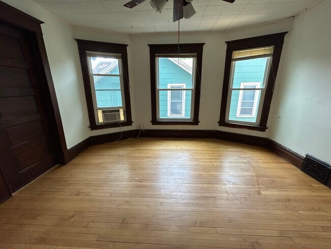 Foto del edificio - 514 E Johnson St