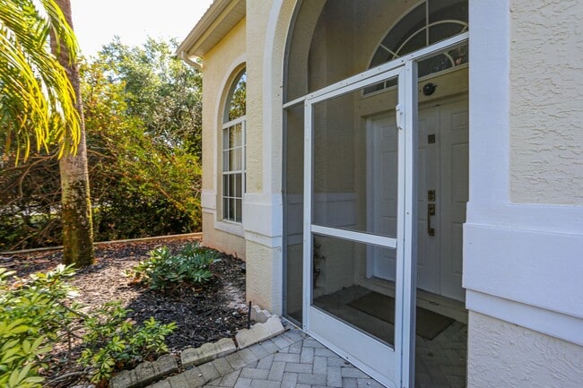 Building Photo - ***4BEDS/3BATHS***BERKSHIRE LAKES***SEASON...