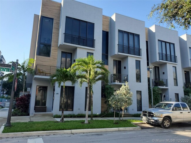 Building Photo - 322 NE 7th St