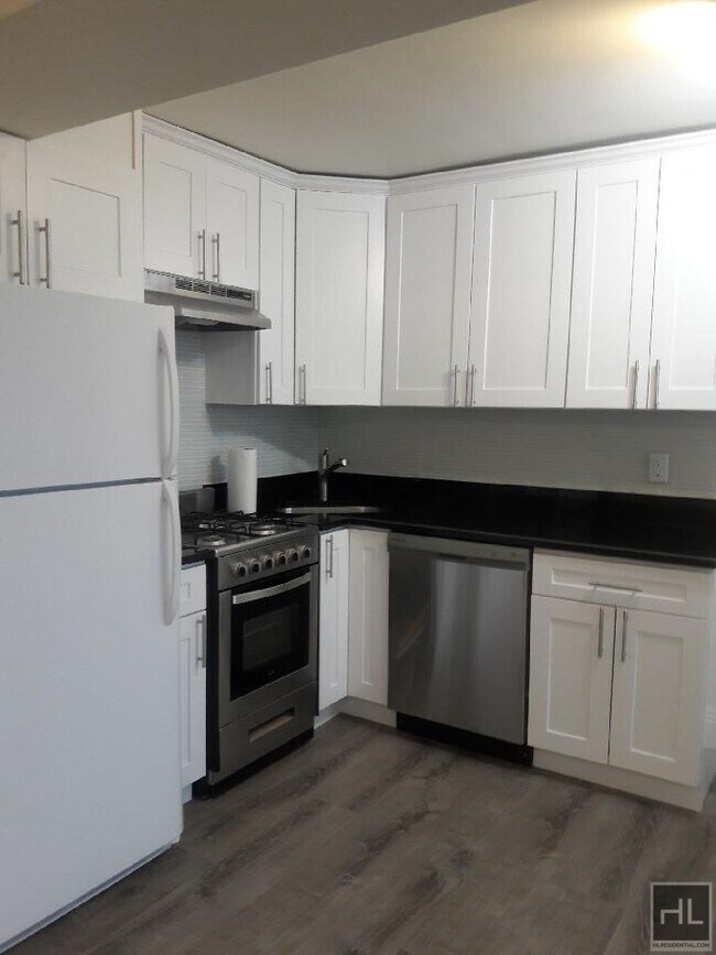 Building Photo - 48-06-48-28 28th Ave