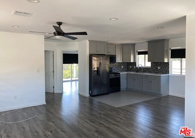 Building Photo - 3176 Casitas Ave