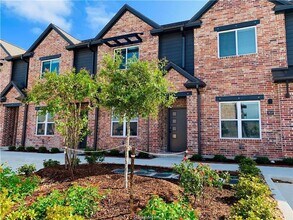 Building Photo - 1451 Associates Ave