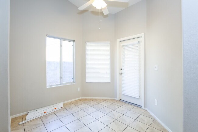 Building Photo - 546 Truffles St