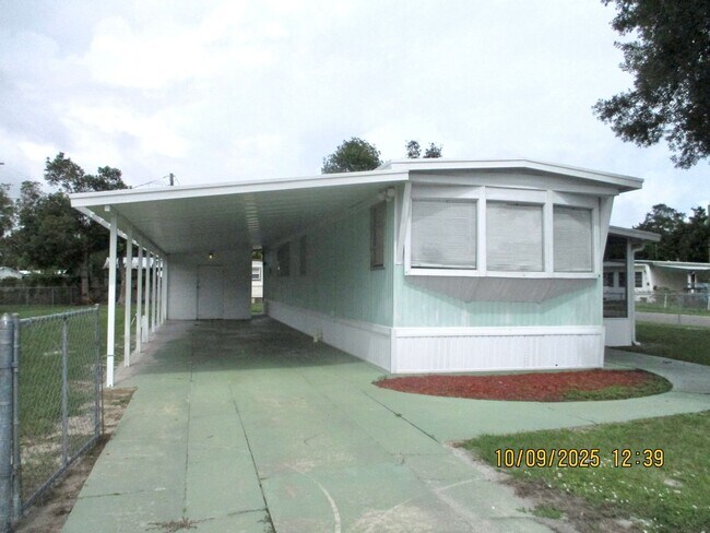 Building Photo - Charming 2-bedroom, 1-bathroom home locate...