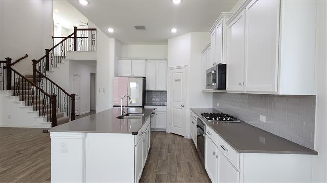Building Photo - 10231 Sovereign Dr