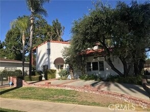 Building Photo - 810 N Granada Ave