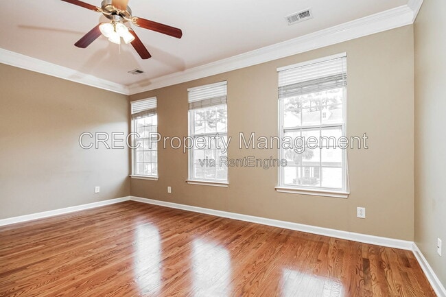 Building Photo - 3533 Claremont St