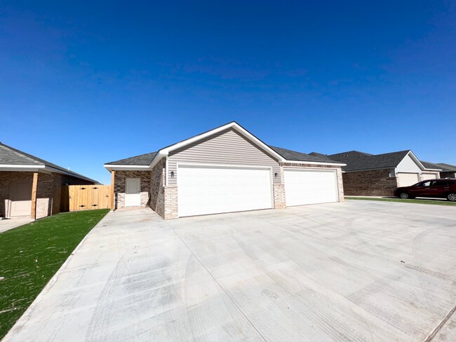 Building Photo - 5525 Itasca St