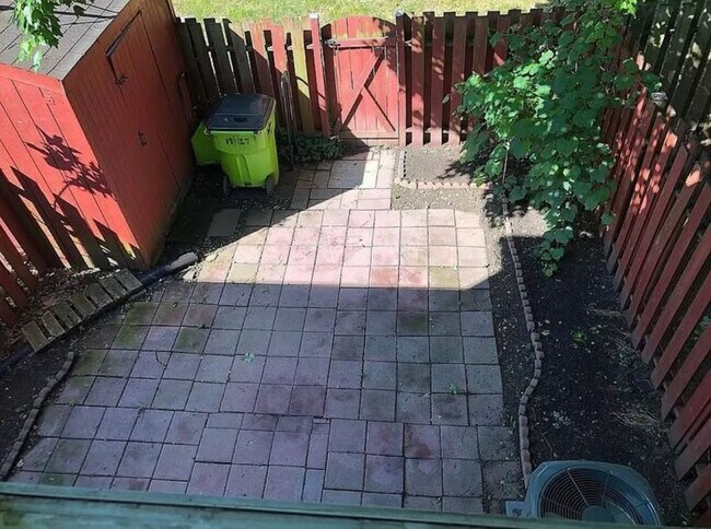 Foto del edificio - 1927 Fort Monroe Ct