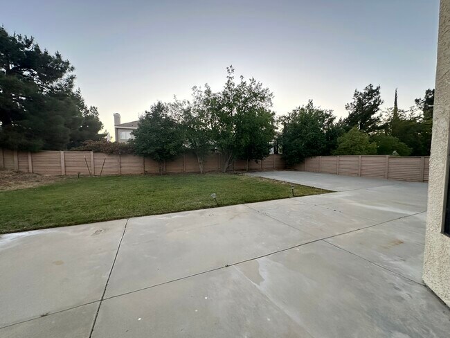 Building Photo - 42263 Valley Vista Dr