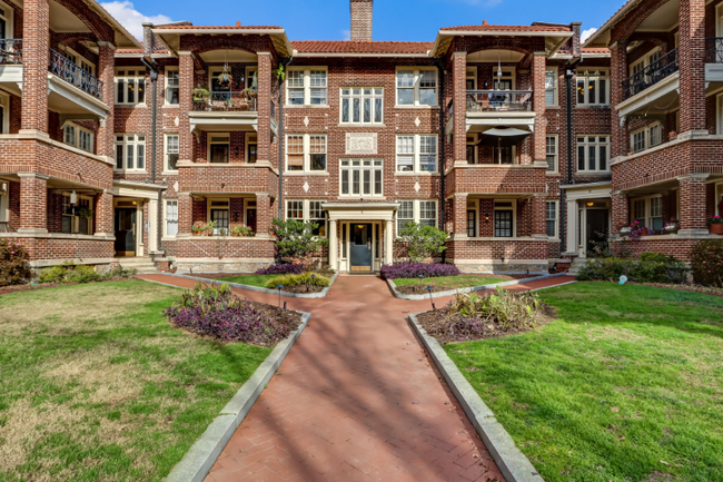 Foto del edificio - 198 Ponce De Leon Ave NE