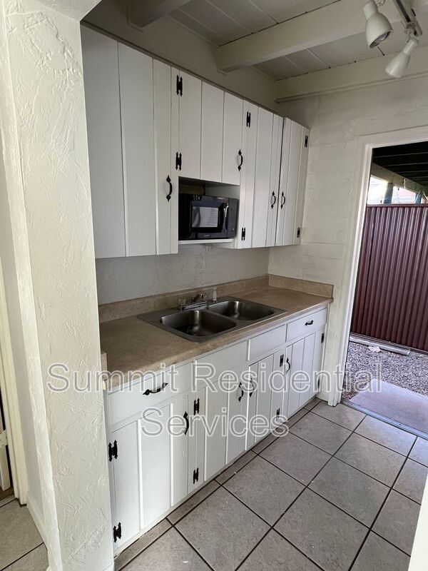 Foto del edificio - 3235 E Water St