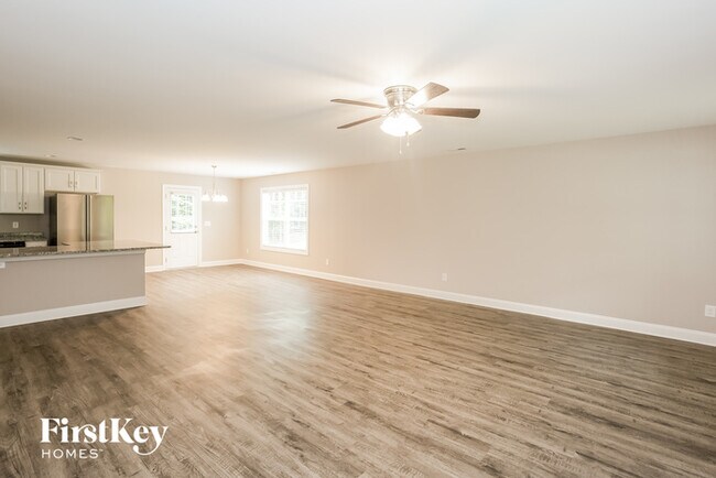 Building Photo - 667 White Oaks Rd