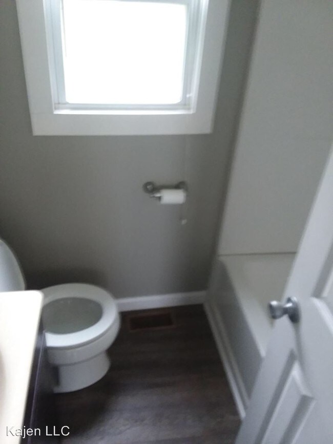 Foto del edificio - 2 br, 1 bath House - 811 Conklin Rd