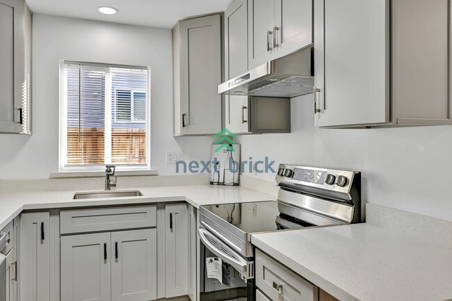 Foto del edificio - A beautiful 4 bed and 2 bathroom house for...