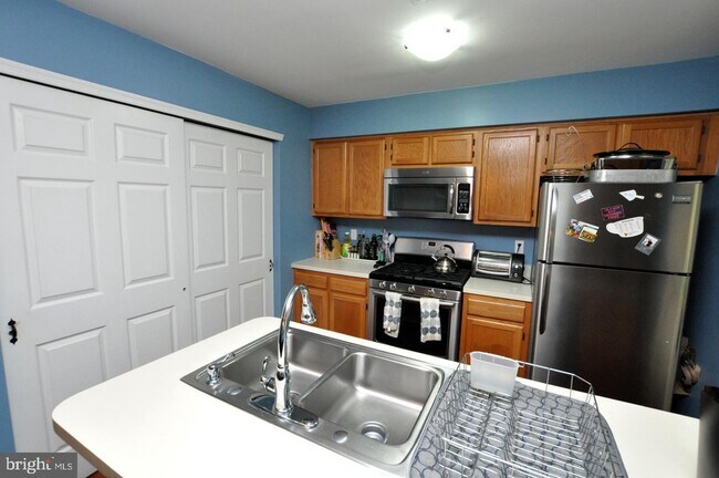 Building Photo - 107 Whisper Ct