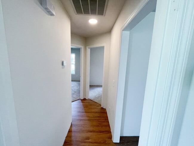 Building Photo - 250 Falcon Ridge Dr