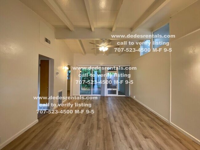 Building Photo - Charming 1950's triplex in Bennett Valley!