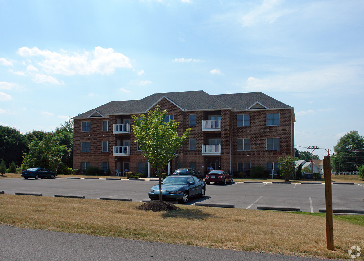 Building Photo - Springfield Farms Apartments