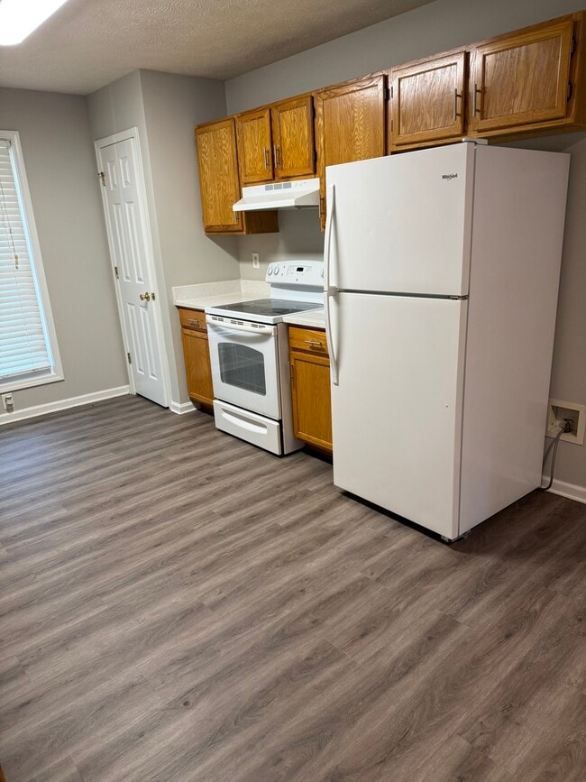 Building Photo - 141 E University Pky