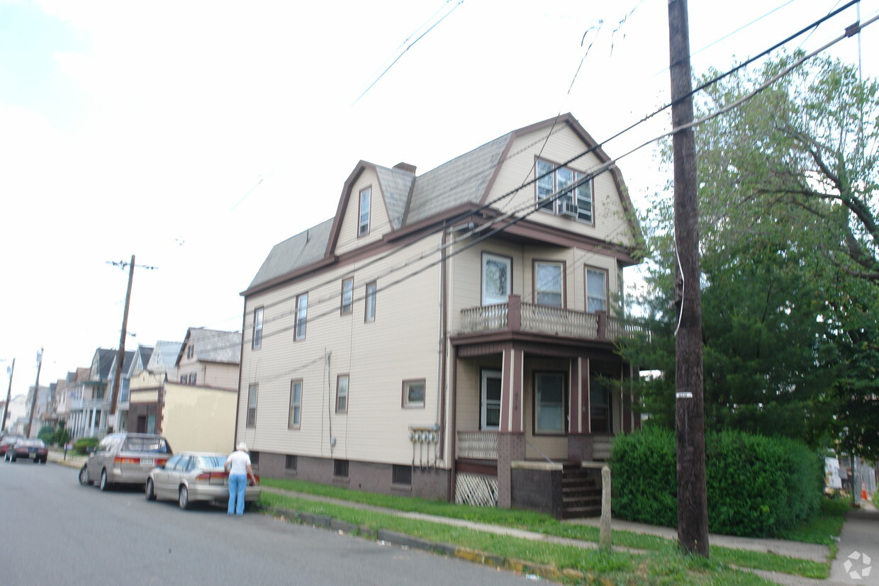 Foto principal - 474 Cornell St