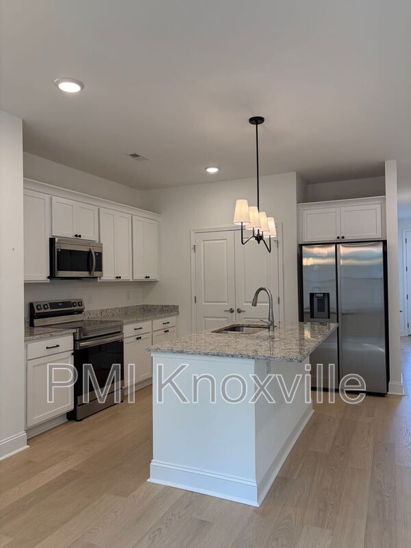 Foto del edificio - 8413 Whisper Ln