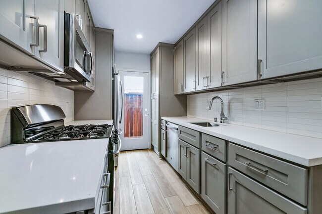 Building Photo - 1179 S Bronson Ave
