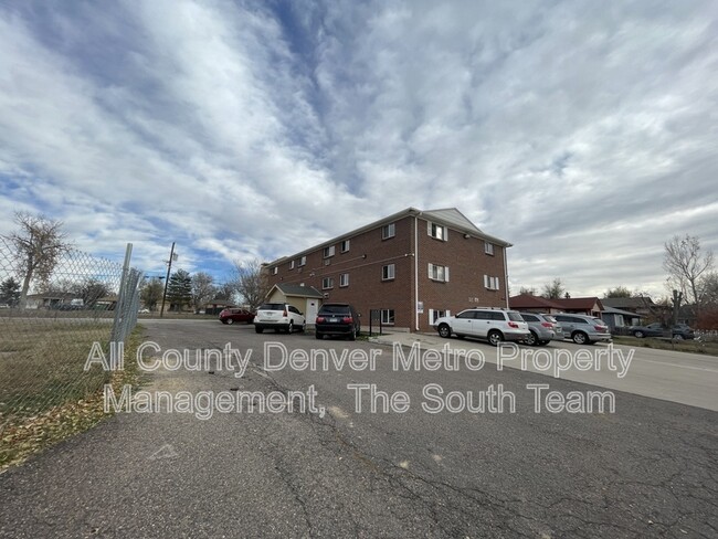 Building Photo - 1676 Hanover St