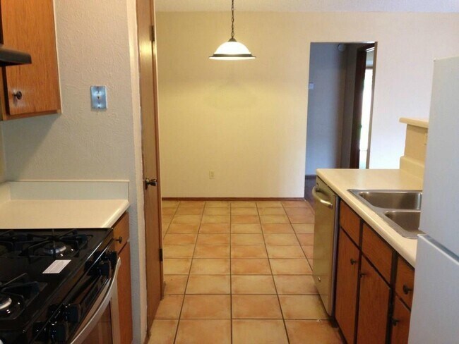 Foto del edificio - 3221 Darnell Dr