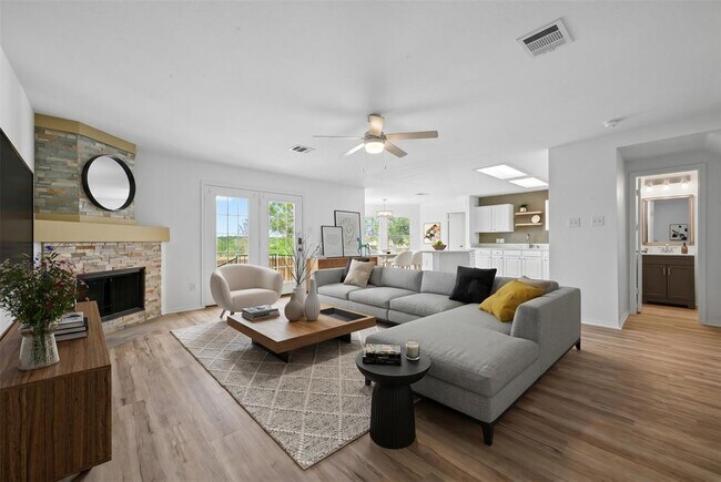 Foto del edificio - 2412 Regal Park Ln