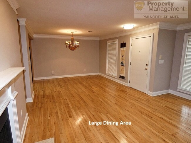 Building Photo - End unit Townhome