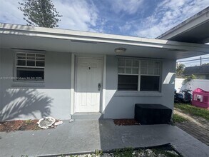 Building Photo - 923 SE 2nd Ave