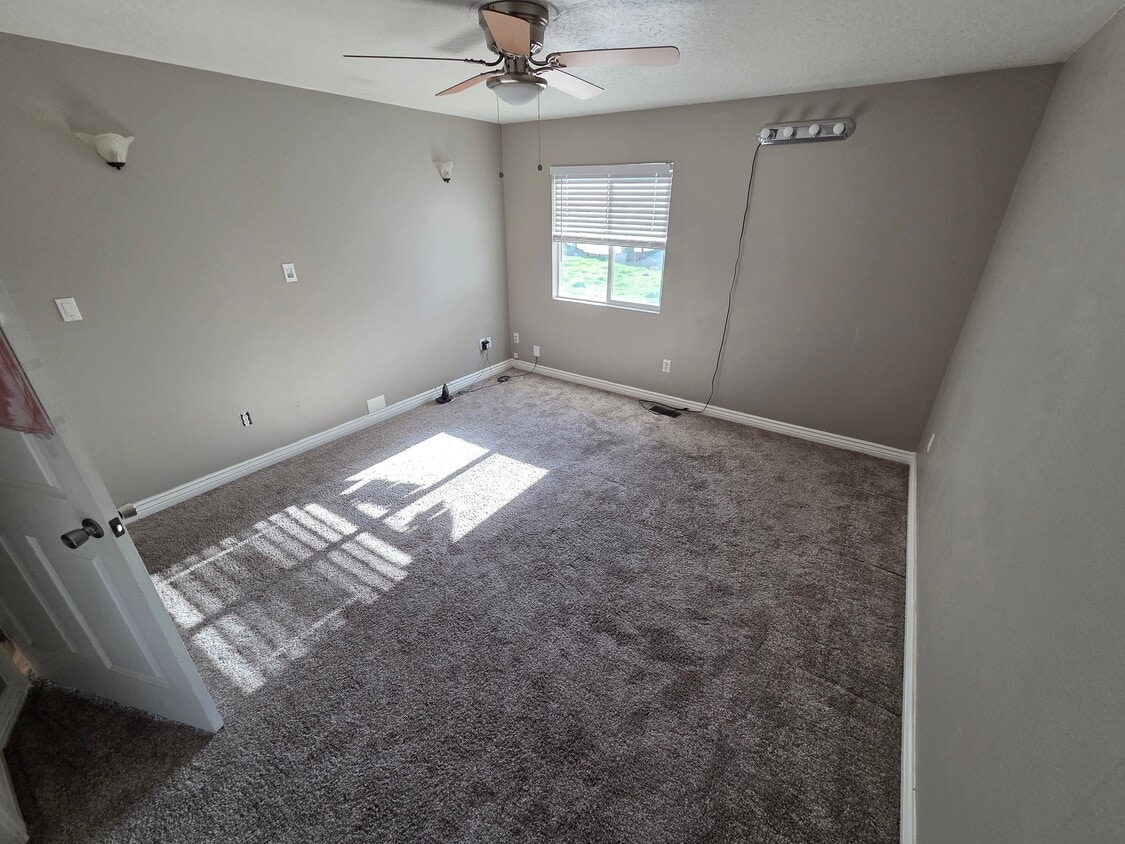 Building Photo - 1609 S Middle Creek Ct