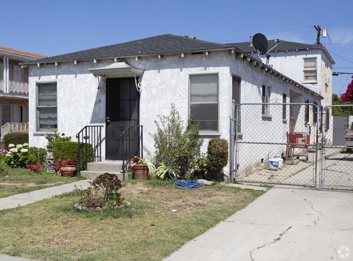 Building Photo - 1710 S La Brea Ave
