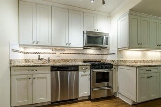 Building Photo - 473 Jersey Ave