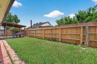 Building Photo - 10814 Parkland Woods Dr
