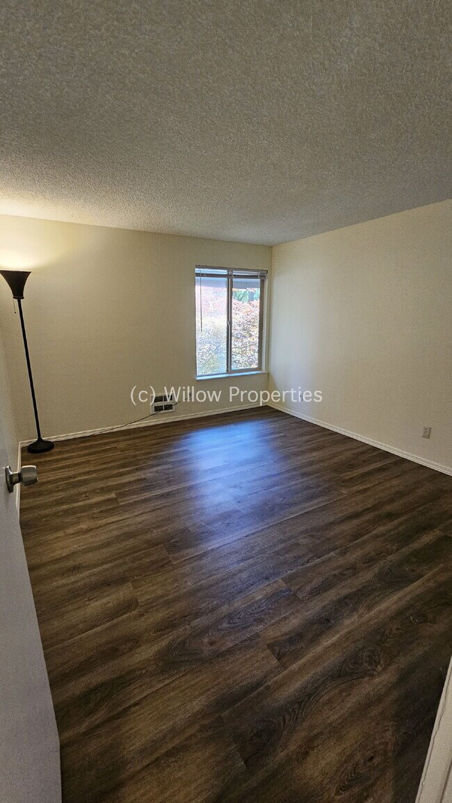 Foto del edificio - Two Bedroom Oakbrook Condo