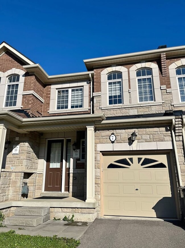 Building Photo - 7 Kempsford Cres