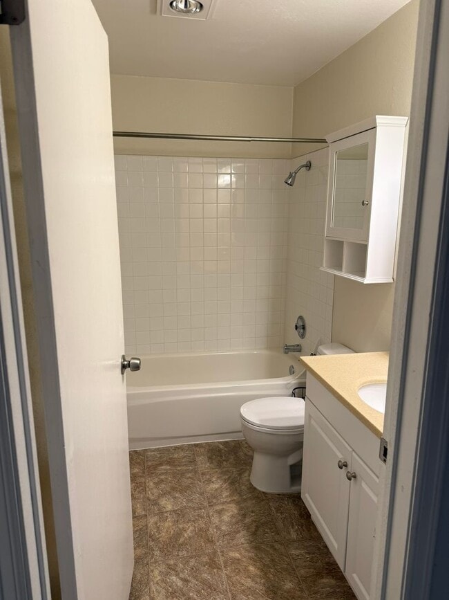 Building Photo - 1Bd/1Ba Mercer Island Condo