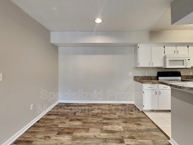 Building Photo - 725 Crest Pines Dr