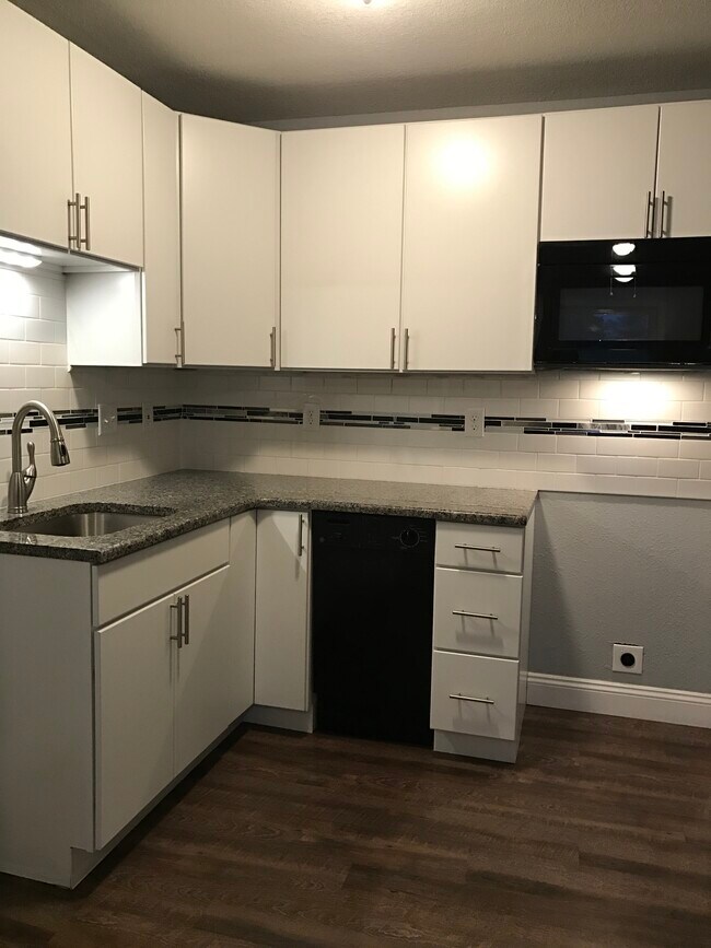 Foto del edificio - 3222 E Zimmerly St