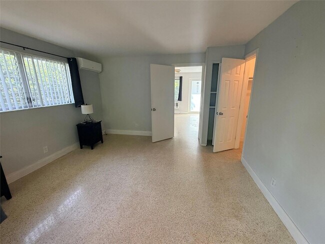 Foto del edificio - 2431 NE 18th St