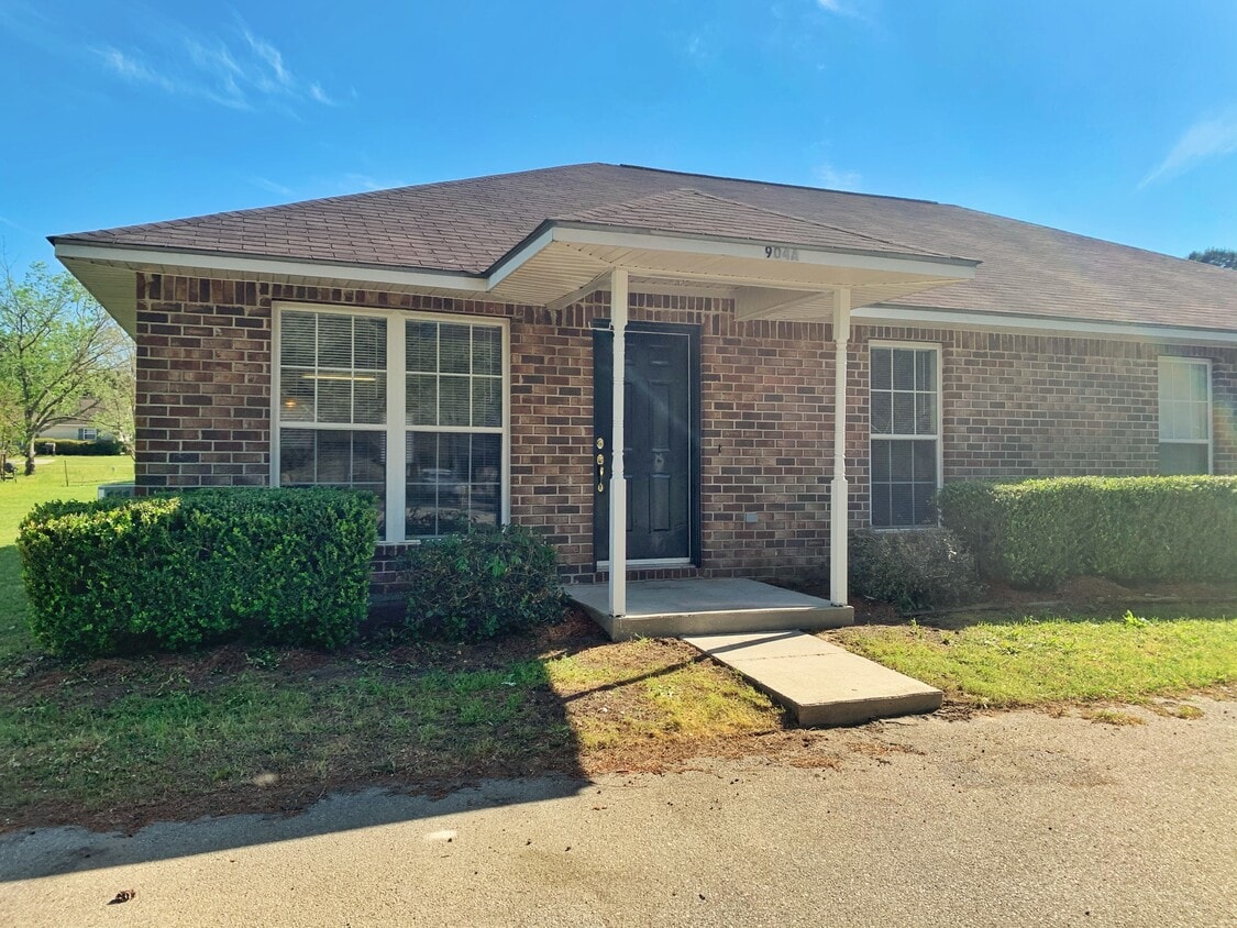 904 Trevor Ln, Statesboro, GA 30461 - Townhome Rentals in Statesboro GA