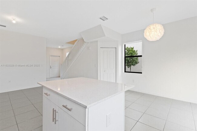 Foto del edificio - 965 NE 211th St