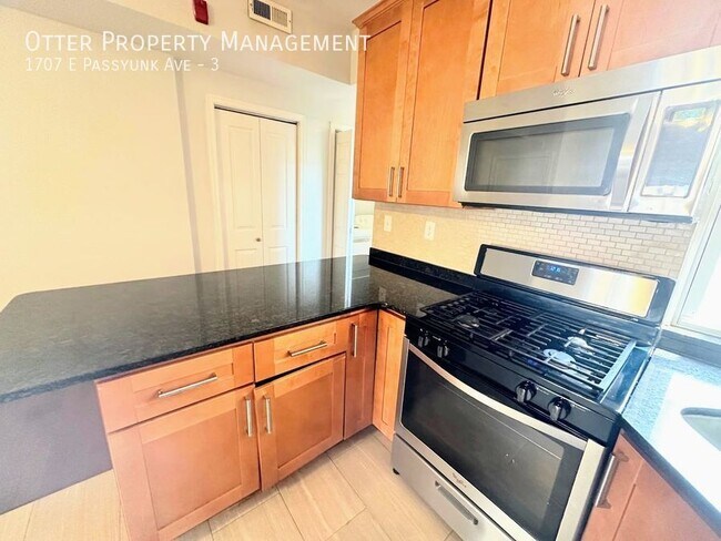 Building Photo - Lovely 2BR/1BA South Philly Apt with Ample...