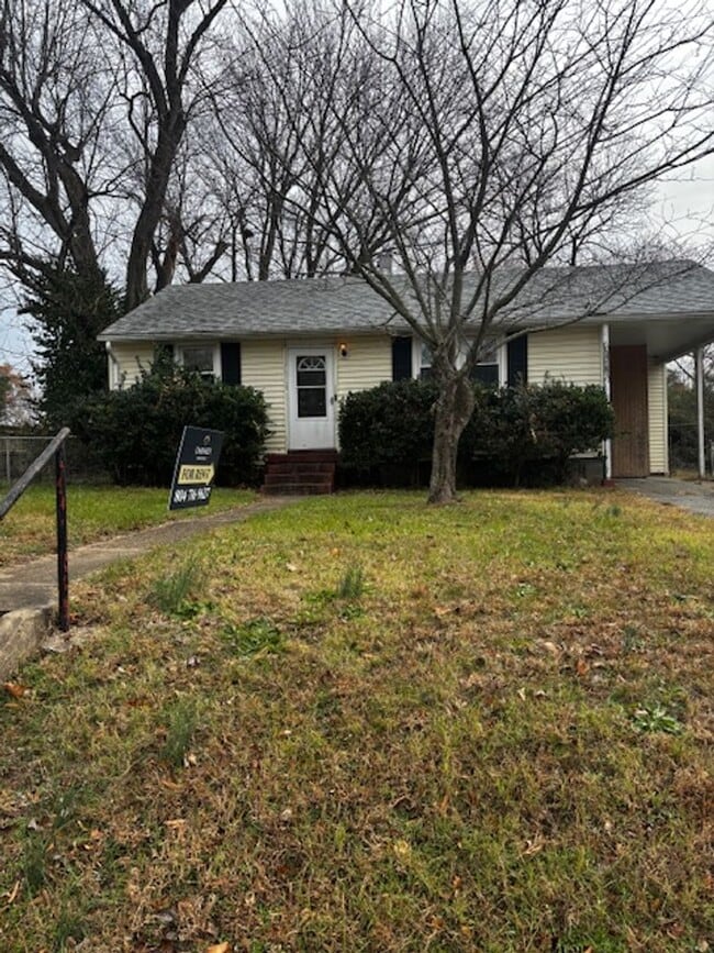 3 bedroom Montclair Road - 3 bedroom Montclair Road House